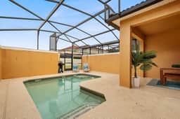 Pet-Friendly Lakeview Townhome w/ Pool, Themed - Imagem 4