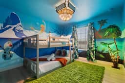 Pet-Friendly Lakeview Townhome w/ Pool, Themed - Imagem 3