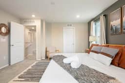 Executive Aurora Townhome | Office • DIA • Gaylord - Image 3