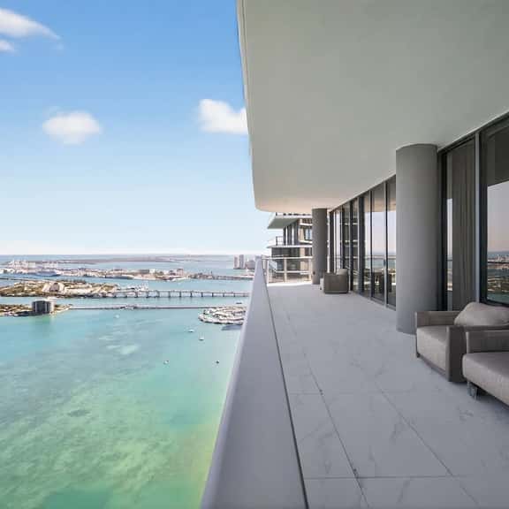 Luxury Waterfront Penthouse with Bay Views - Image 1