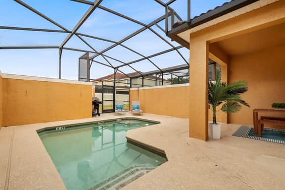 Pet-Friendly Lakeview Townhome w/ Pool, Themed - Imagem 4