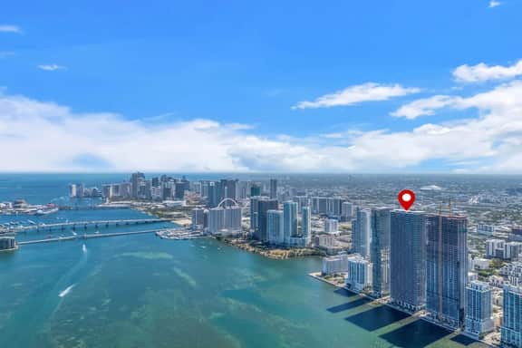 Luxury Waterfront Penthouse with Bay Views - Image 2