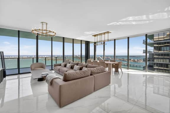 Luxury Waterfront Penthouse with Bay Views - Image 3